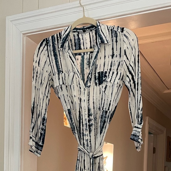 Agate Beach Blue and White Tie-Dye Midi Dress - Picture 6 of 7